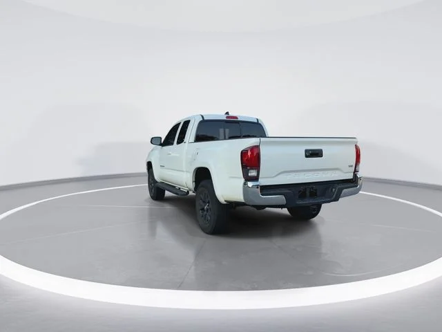 Used 2020 White Toyota SR5 image 7