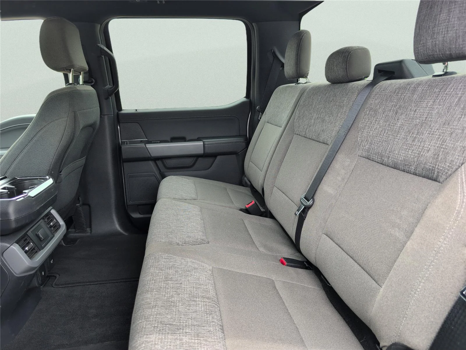 Used 2024 Iconic Silver Ford XLT image 28