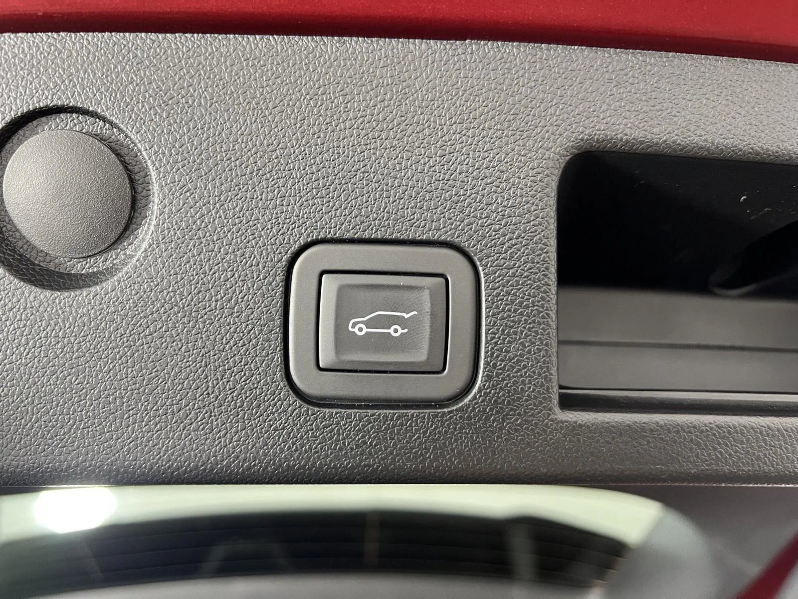 Used 2025 Radiant Red Tintcoat Chevrolet ACTIV image 21