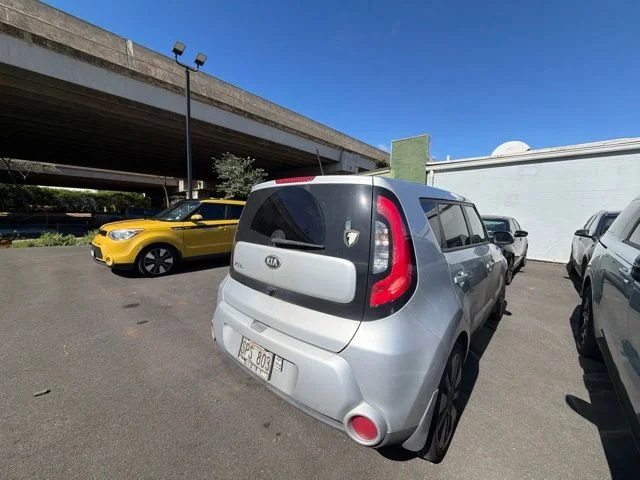 Used 2015 Silver Kia Exclaim image 9