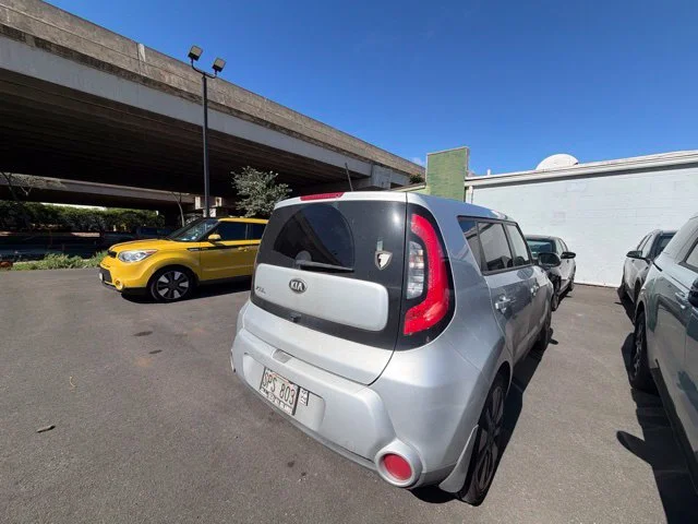 Used 2015 Silver Kia Exclaim image 9