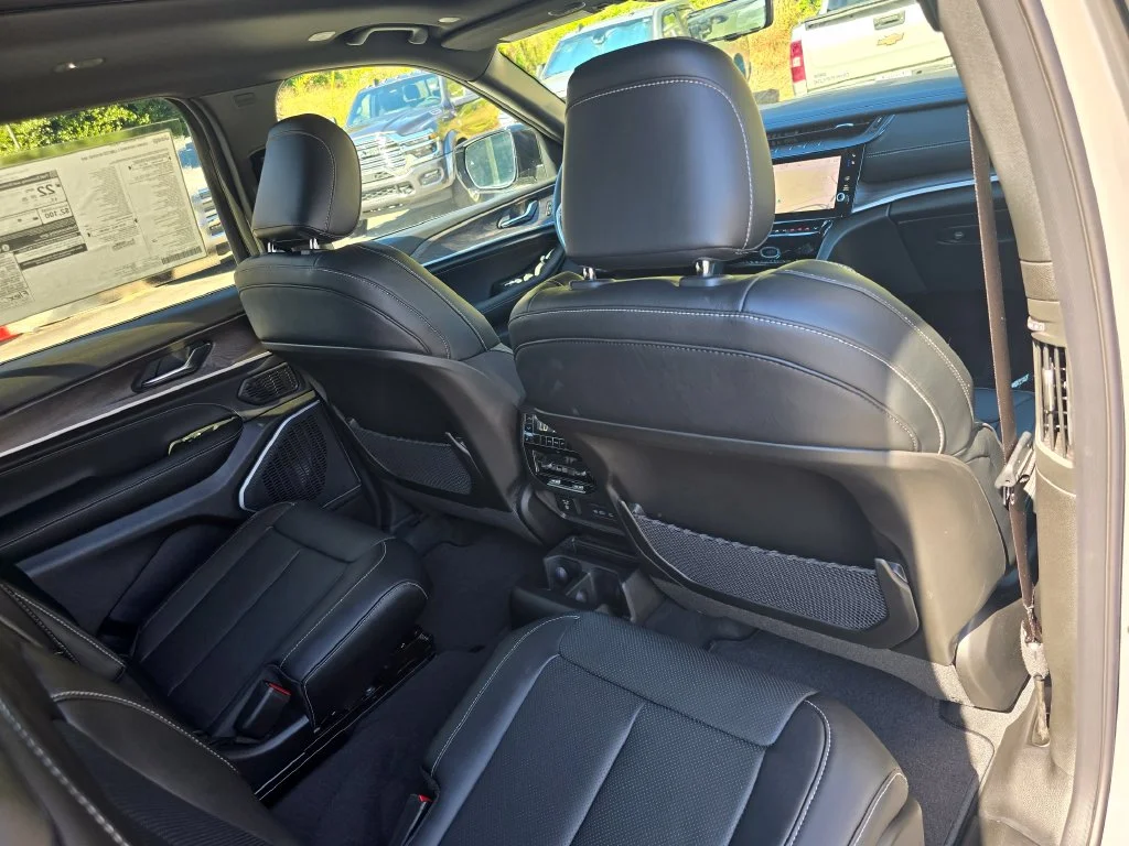 New 2027 Gray Jeep Limited Reserve image 27