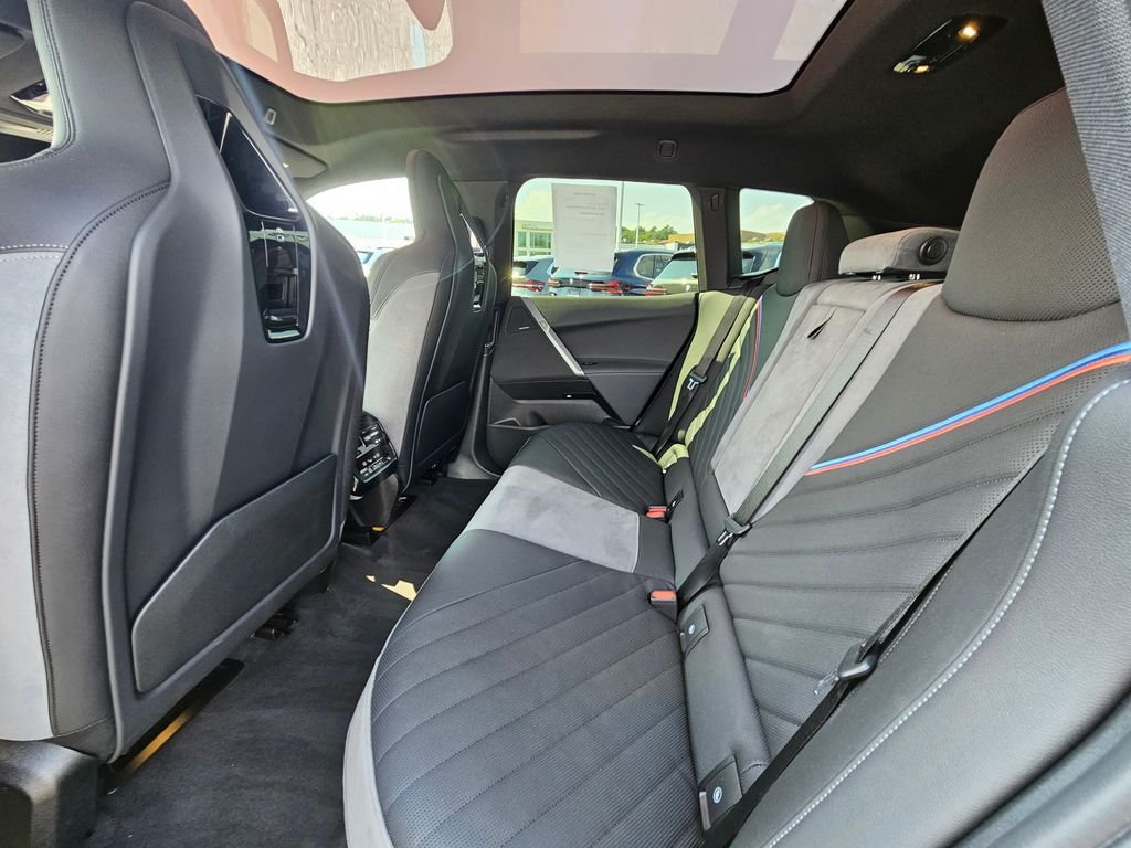 Used 2026 Black BMW xDrive60 image 19