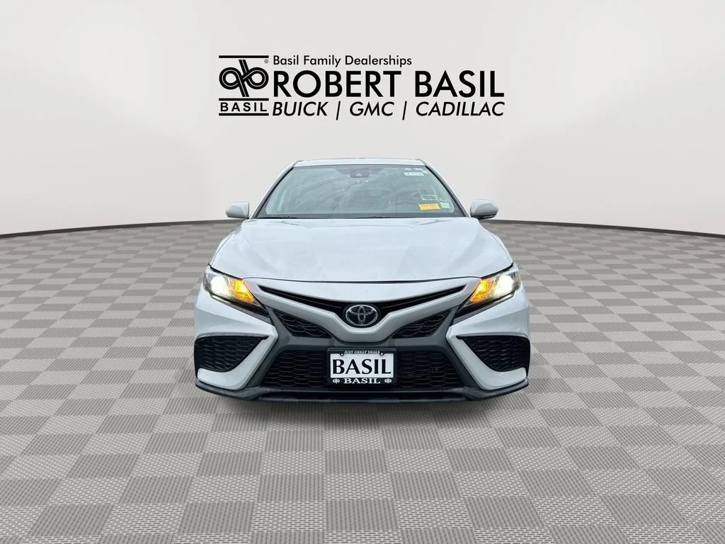 Used 2024  Toyota SE image 3