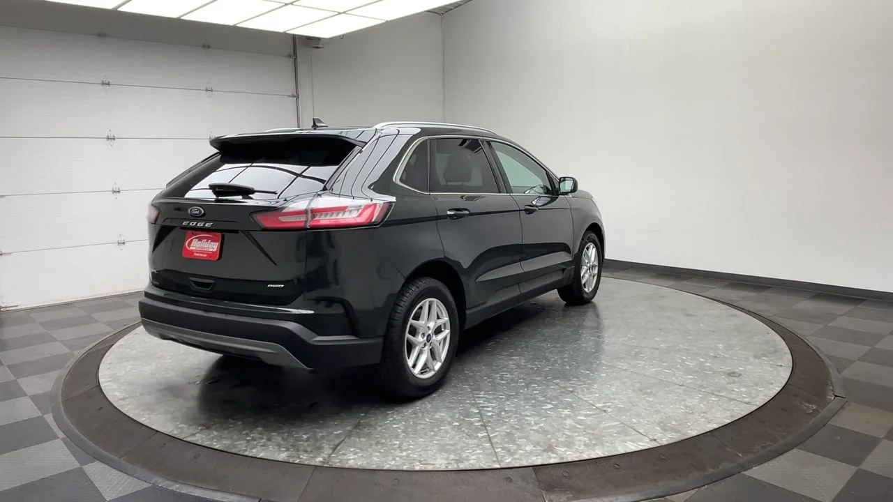 Used 2022 Green Ford SEL image 39
