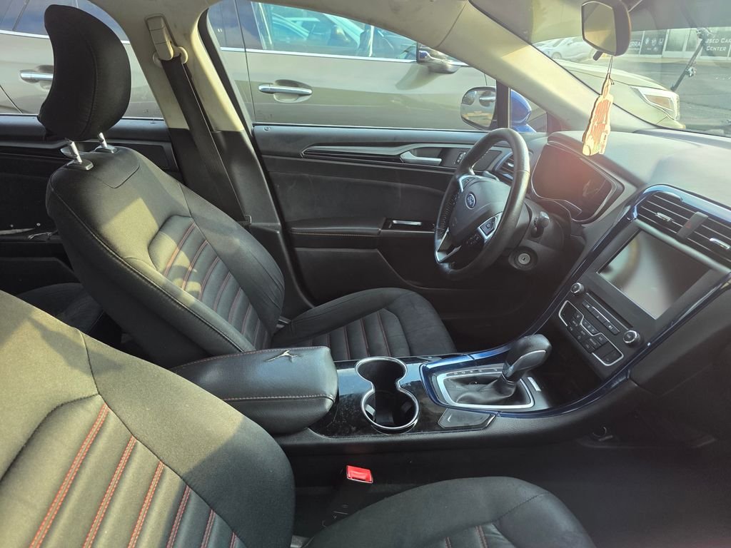 Used 2016 Deep Impact Blue Ford SE image 5