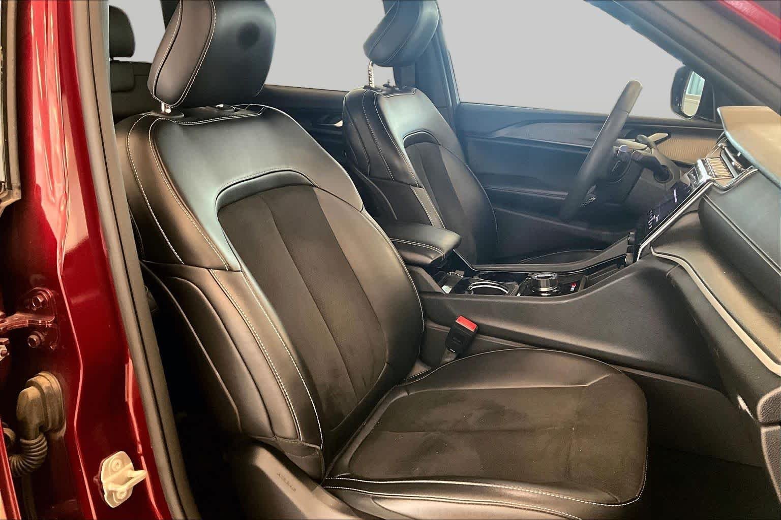 Used 2023 Velvet Red Pearlcoat Jeep Altitude image 8
