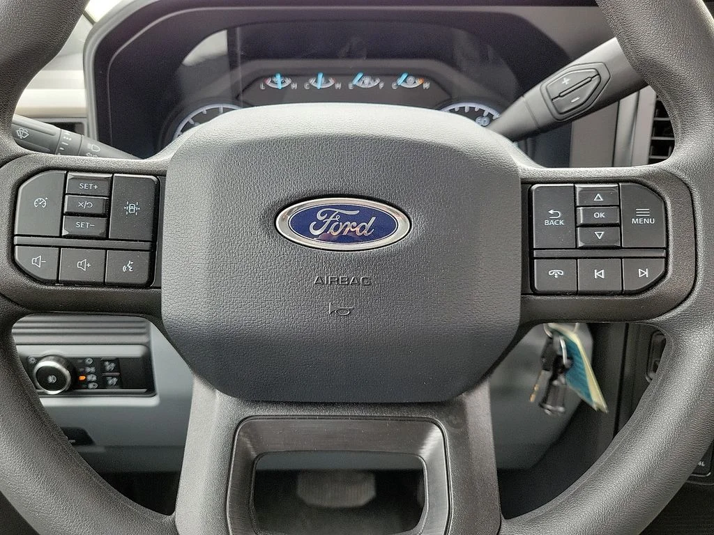2025 Ford F-350 Super Duty Chassis Cab XL - Photo 24