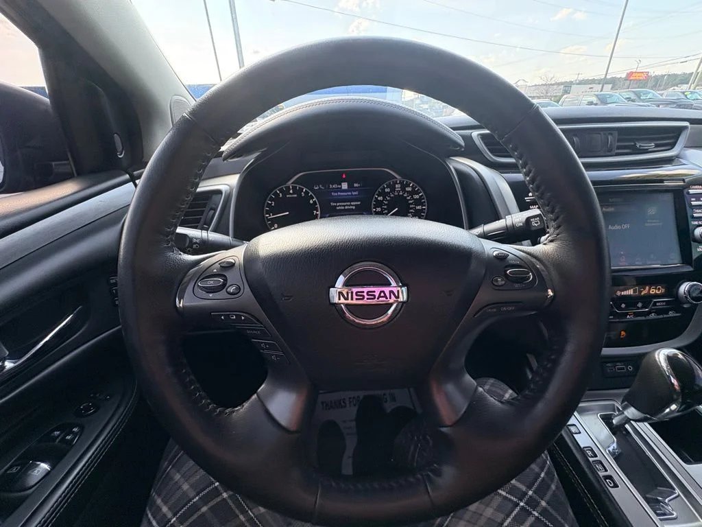 Used 2020 Red Nissan SL image 21