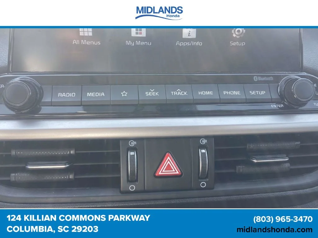 Used 2021 Snow White Pearl Kia LXS image 28