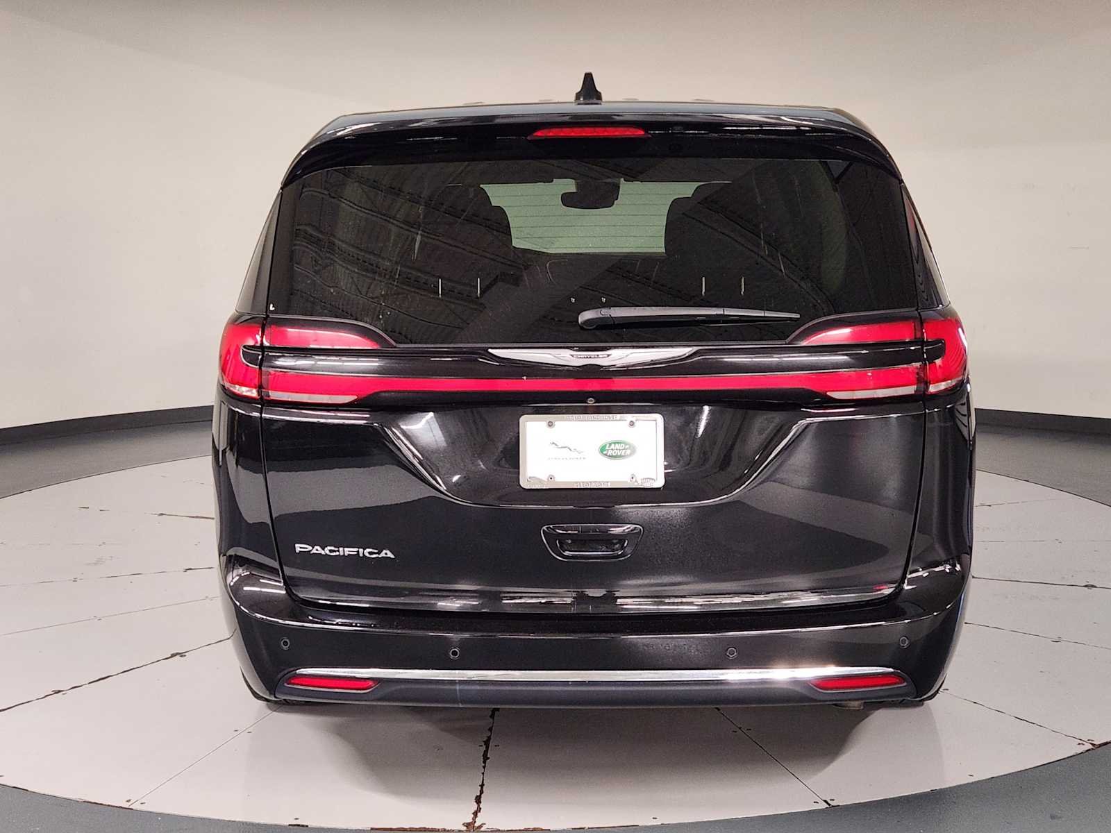 Used 2023 Brilliant Black Crystal Pearlcoat Chrysler Touring L image 10