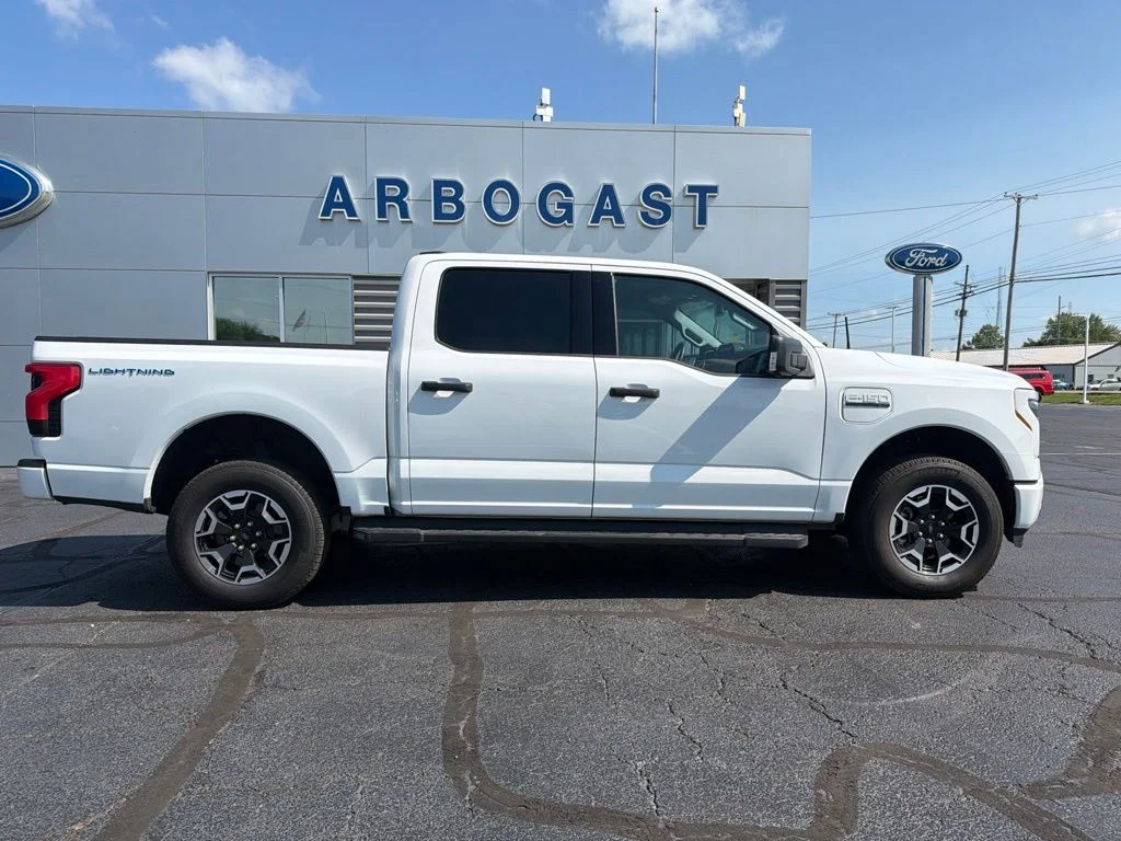 Used 2023 White Ford XLT image 2
