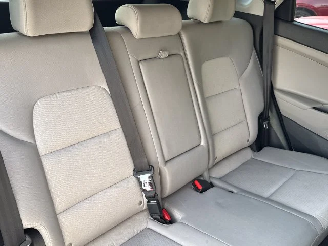 Used 2017 Molten Silver Hyundai SE image 17