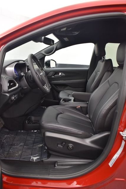 New 2026 Red Hot Pearl-Coat Exterior Paint Chrysler Select image 10