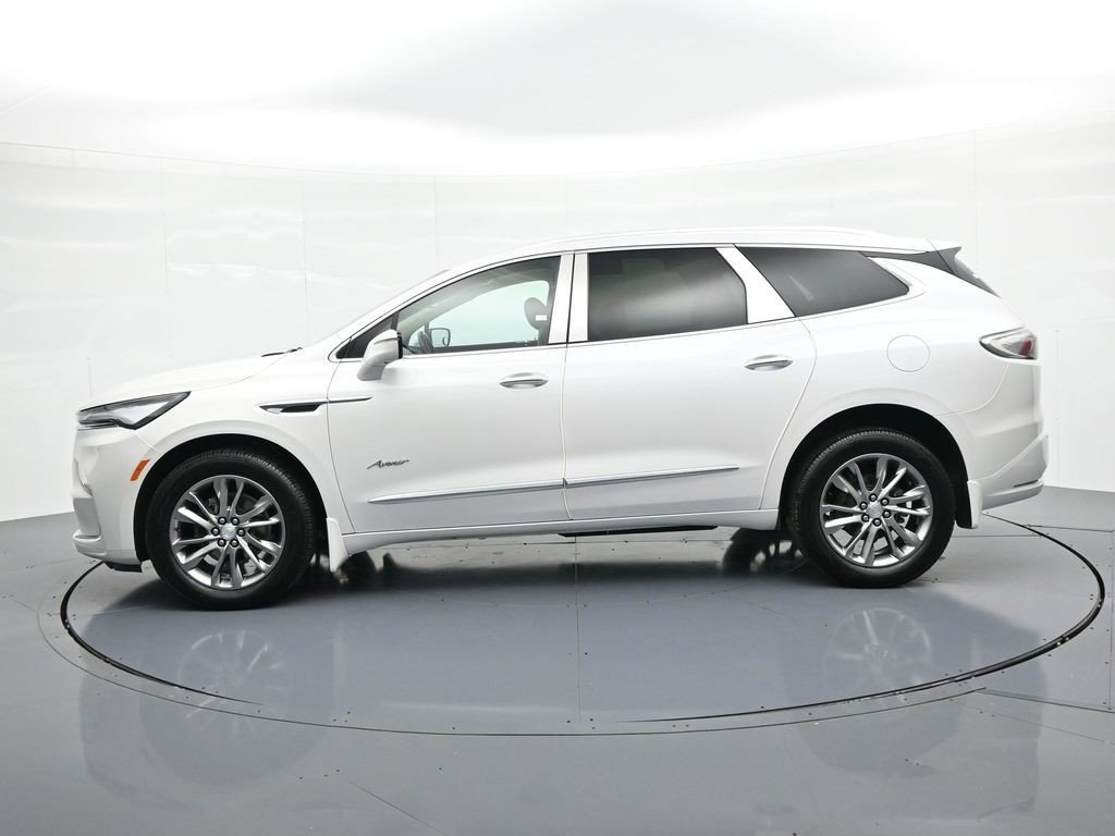 Used 2022 White Frost Buick AWD 4dr Avenir image 9