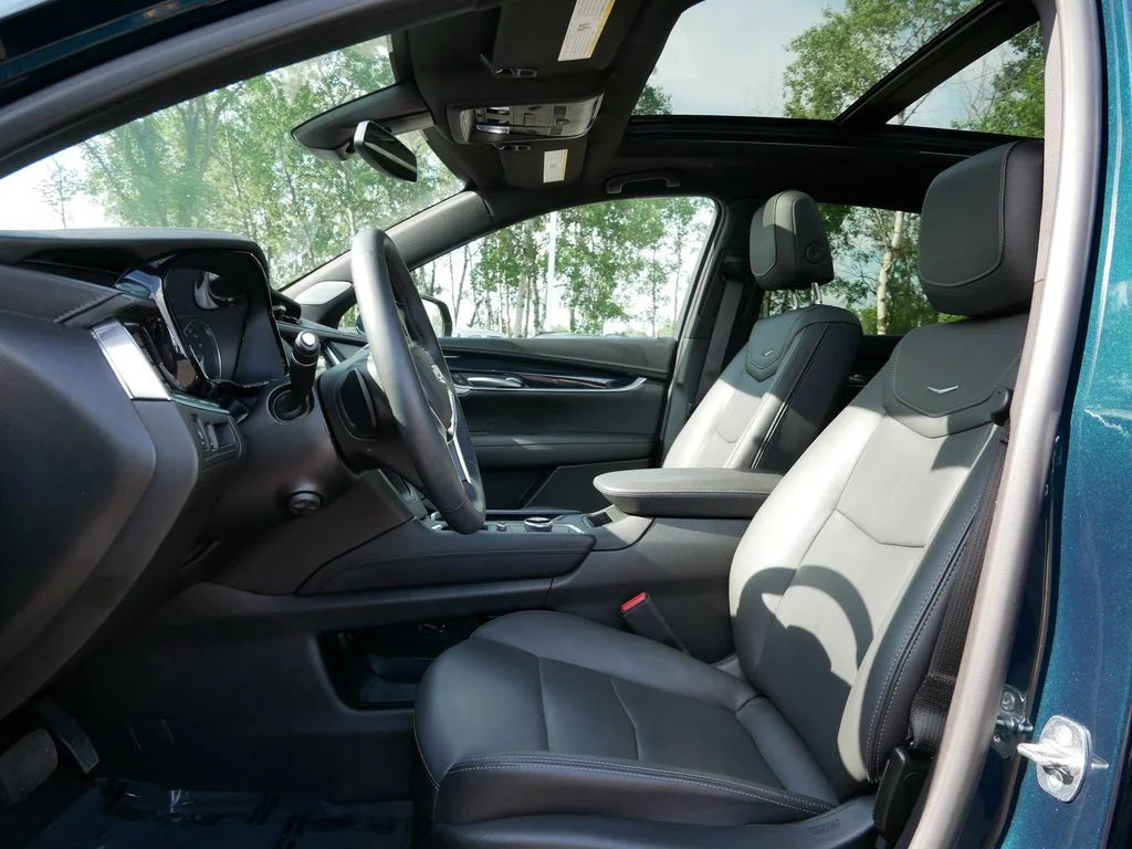 Used 2025 Green Cadillac Premium Luxury image 9