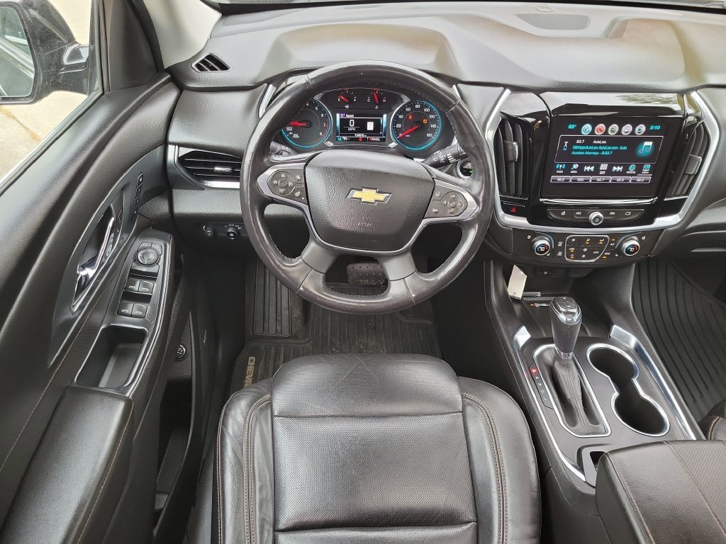 Used 2018 GRAPHITE METALLIC Chevrolet Premier image 14
