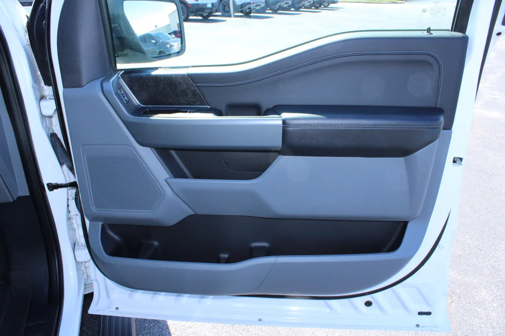 Used 2021 Oxford White Ford XLT image 32