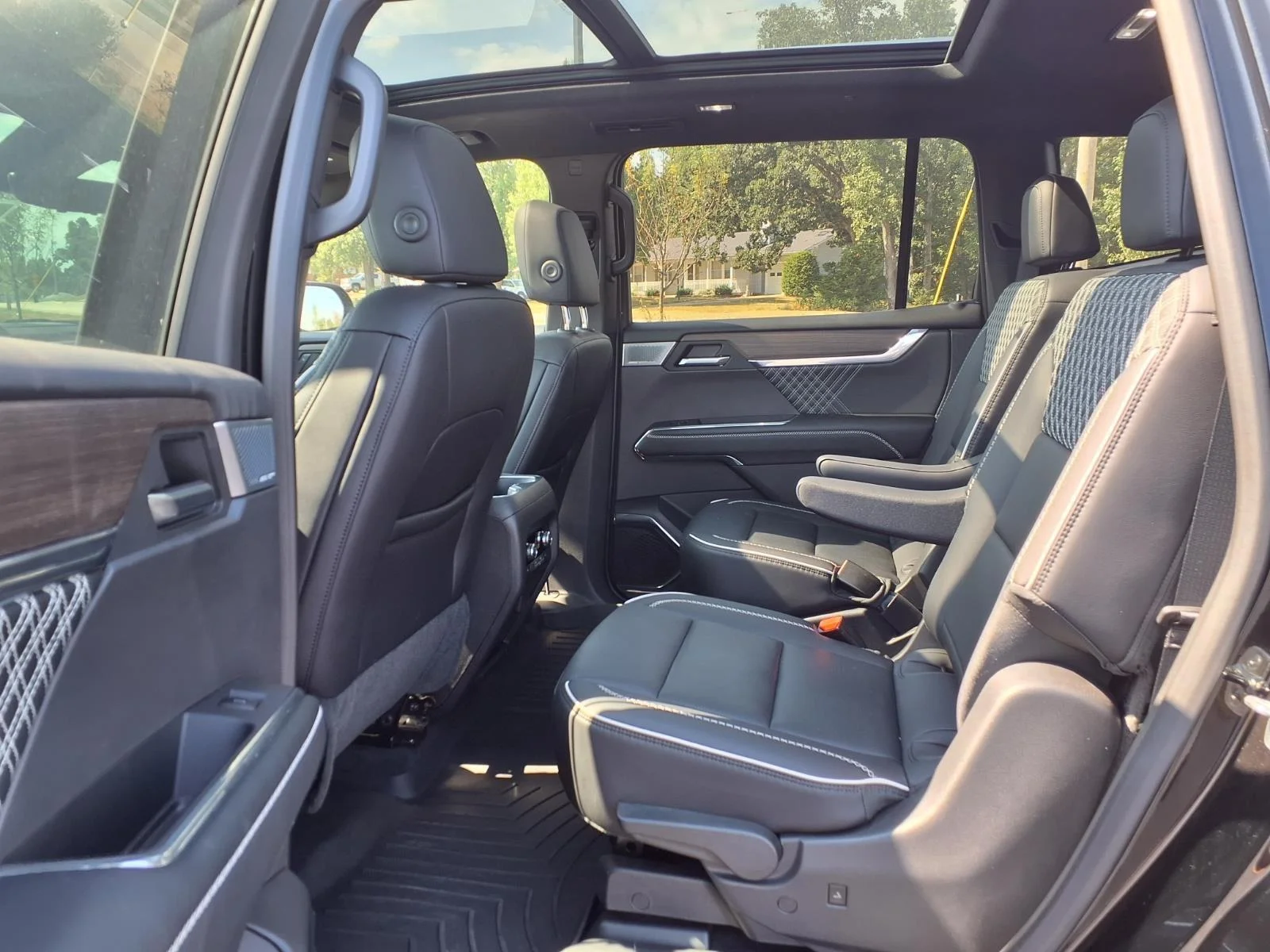 Used 2025 Ebony Twilight Metallic GMC AWD Denali image 26