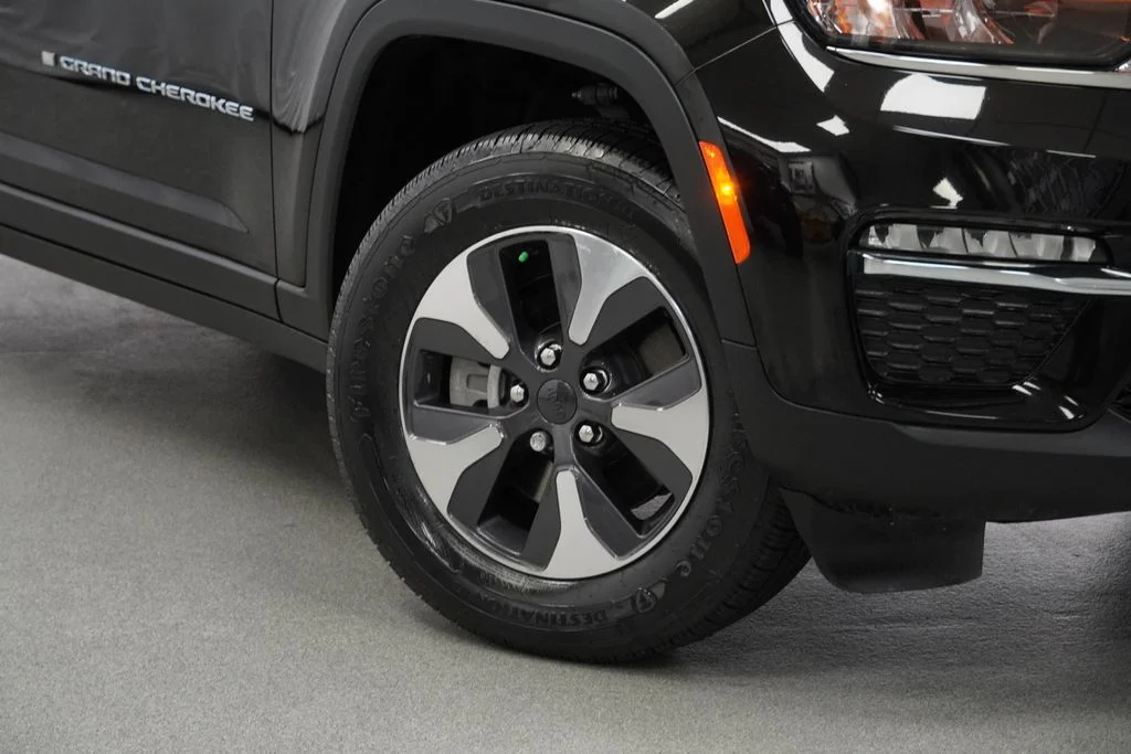 Used 2022 Black Jeep 4xe image 5