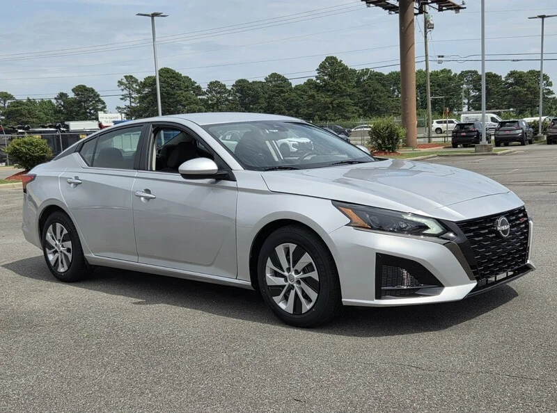 Used 2023 Brilliant Silver Metallic NISSAN 2.5 S SEDAN image 4