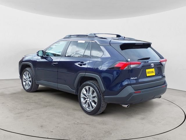 Used 2024  Toyota XLE Premium image 3