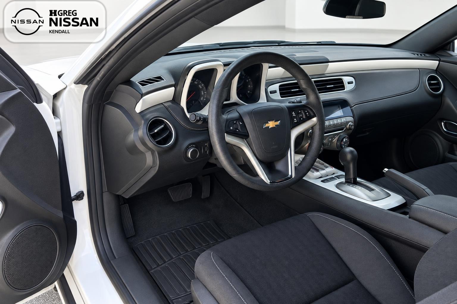 Used 2015 White Chevrolet 2LS image 7