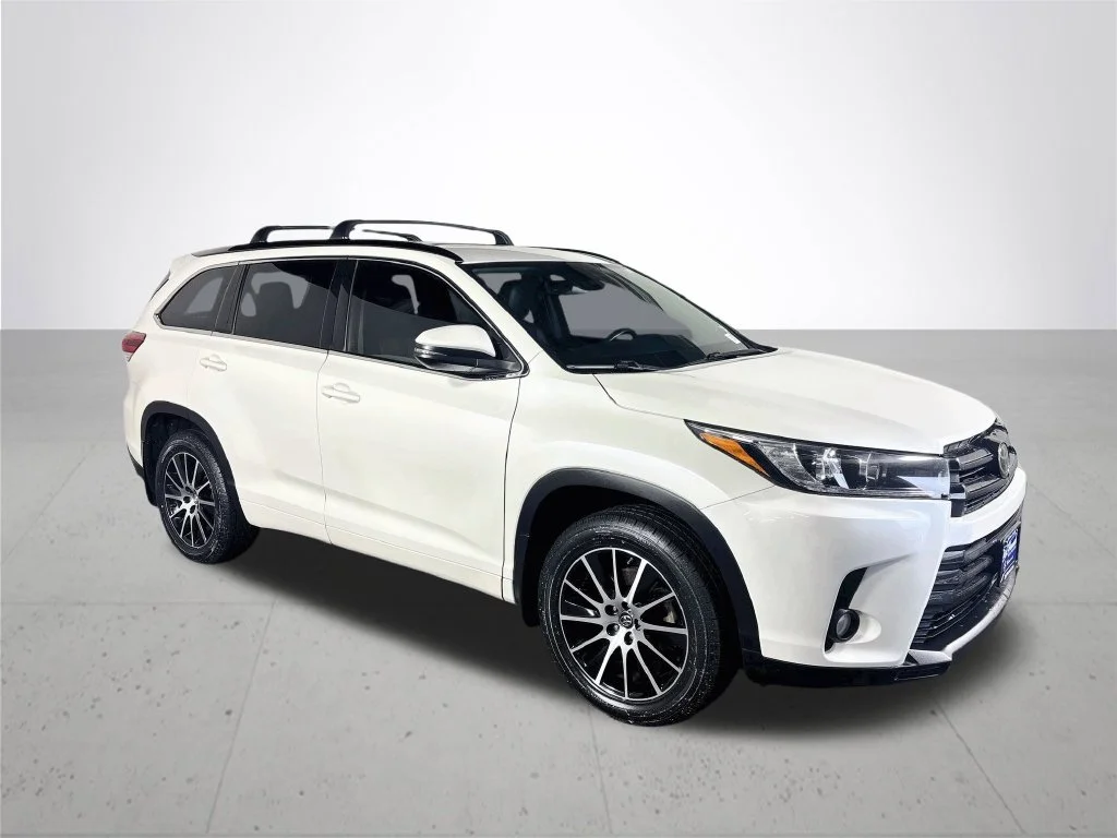 Used 2017 White Toyota SE image 4