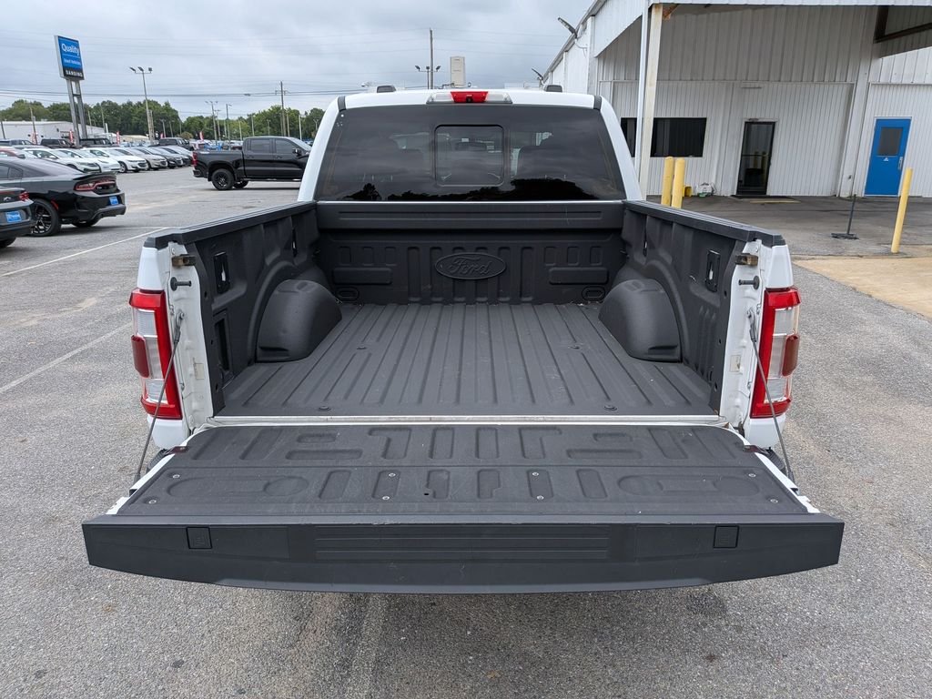 Used 2022 White Ford Lariat image 25