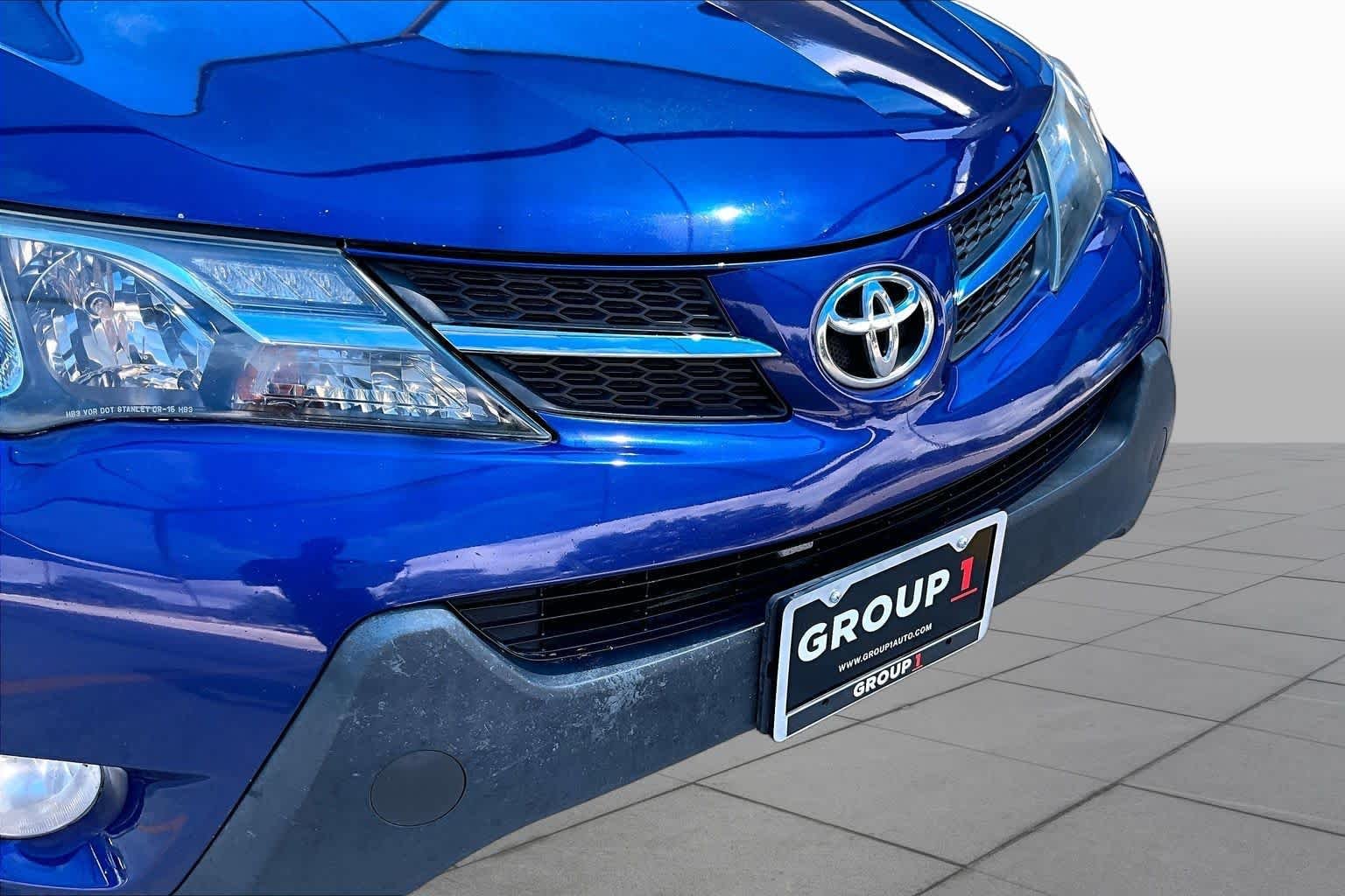 Used 2014 Blue Crush Metallic Toyota XLE image 29