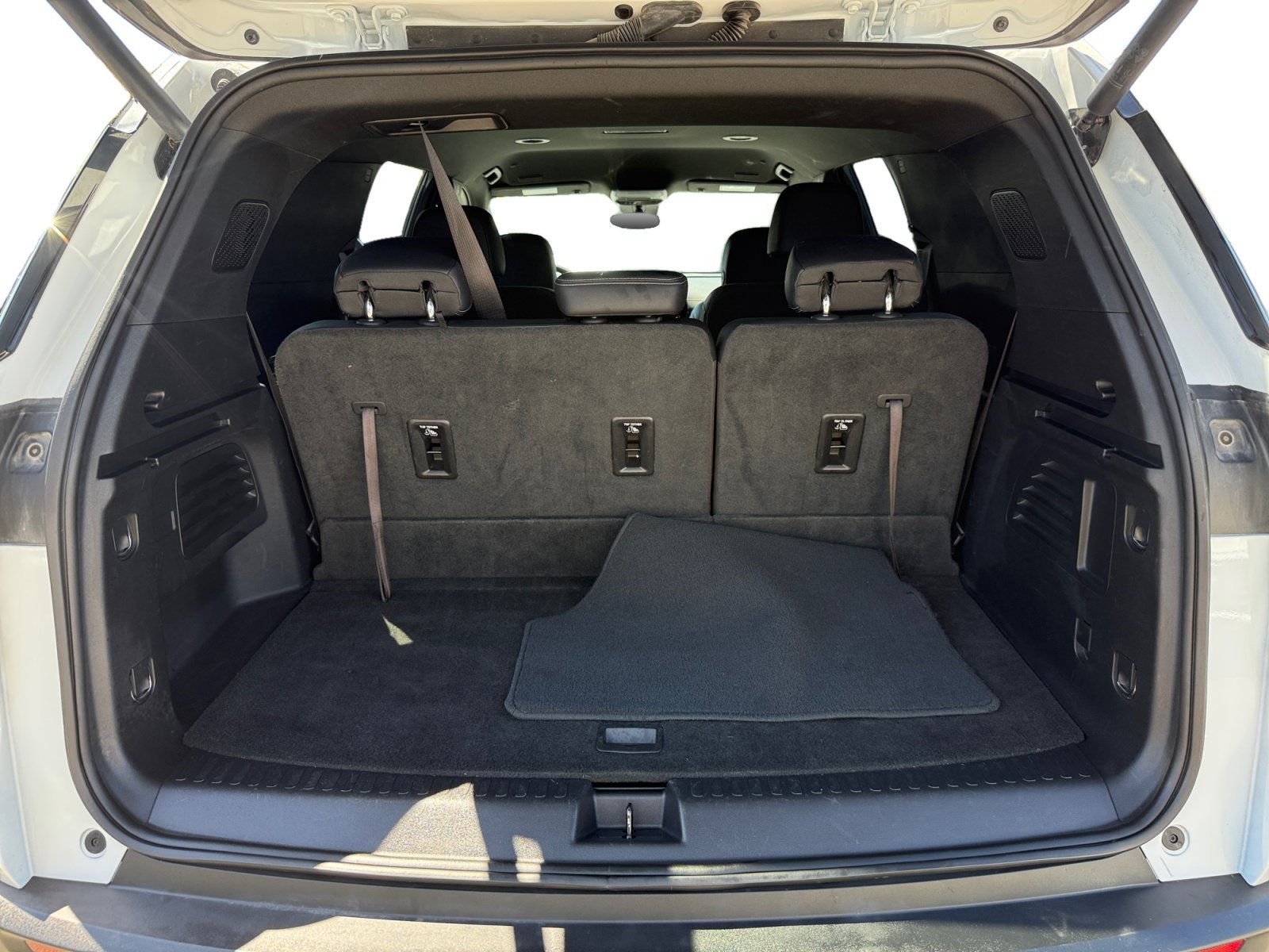 Used 2025 Summit White Chevrolet LT image 17