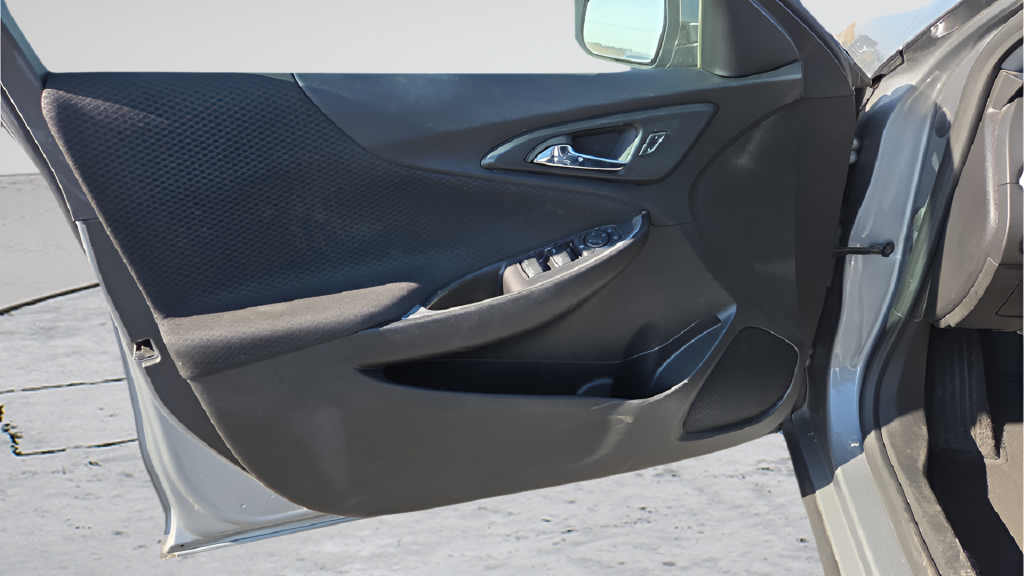 Used 2023 Gray Chevrolet LT image 22