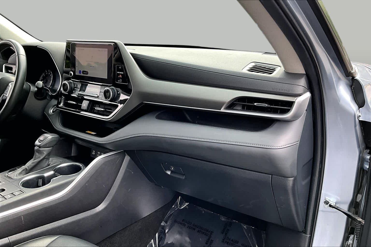 Used 2024 Moon Dust Toyota XLE image 19