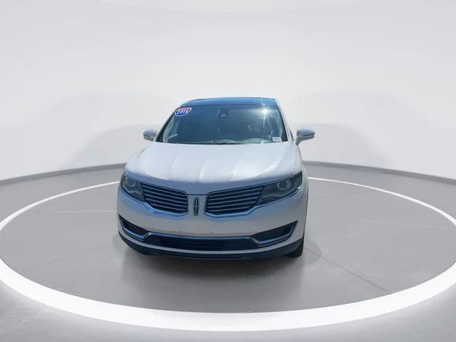 Used 2016 White Lincoln Reserve image 2