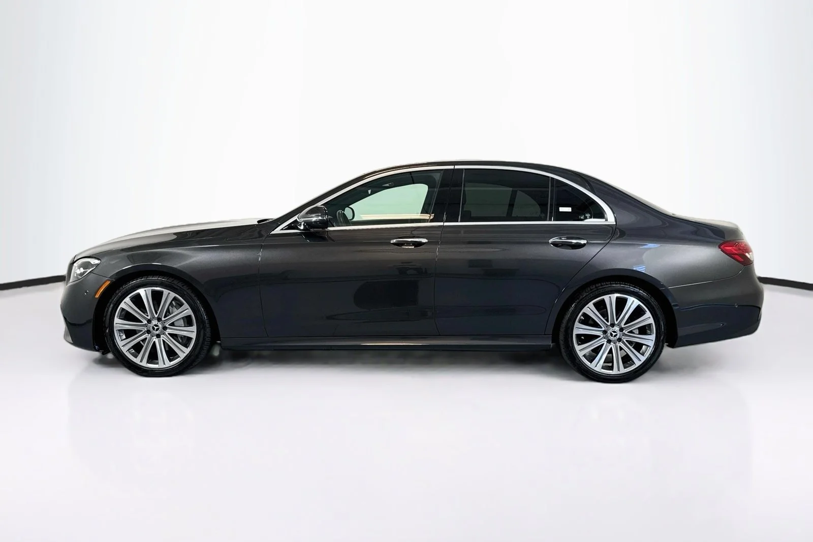 Used 2022 Graphite Grey Metallic Mercedes-Benz E 350 image 8