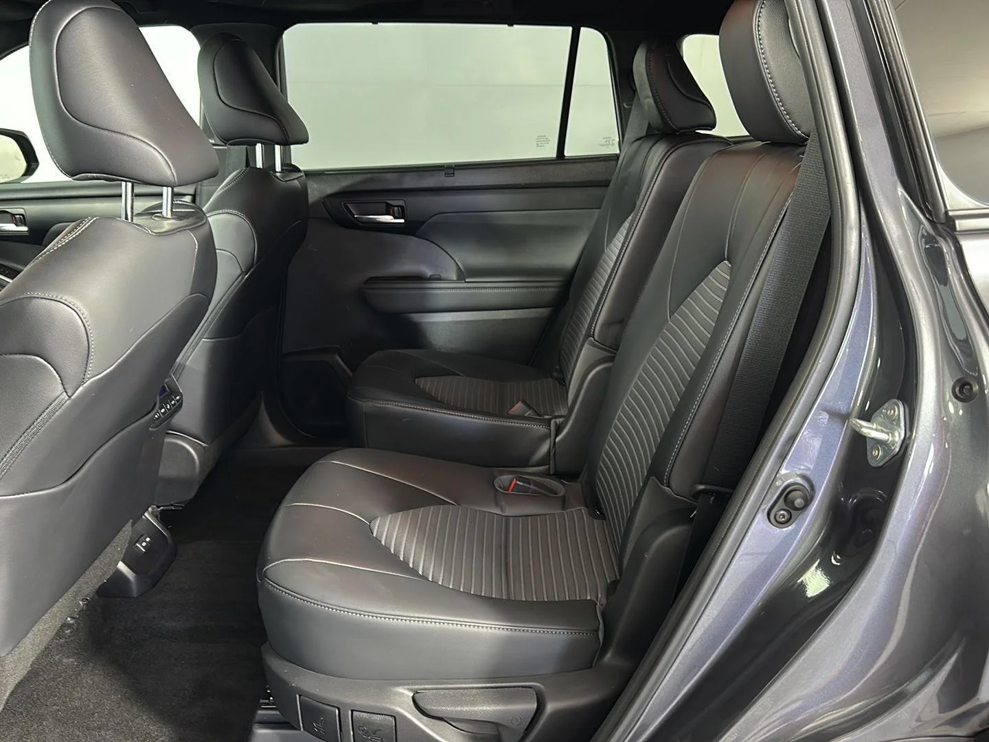 Used 2023 Magnetic Gray Metallic Toyota XSE image 27