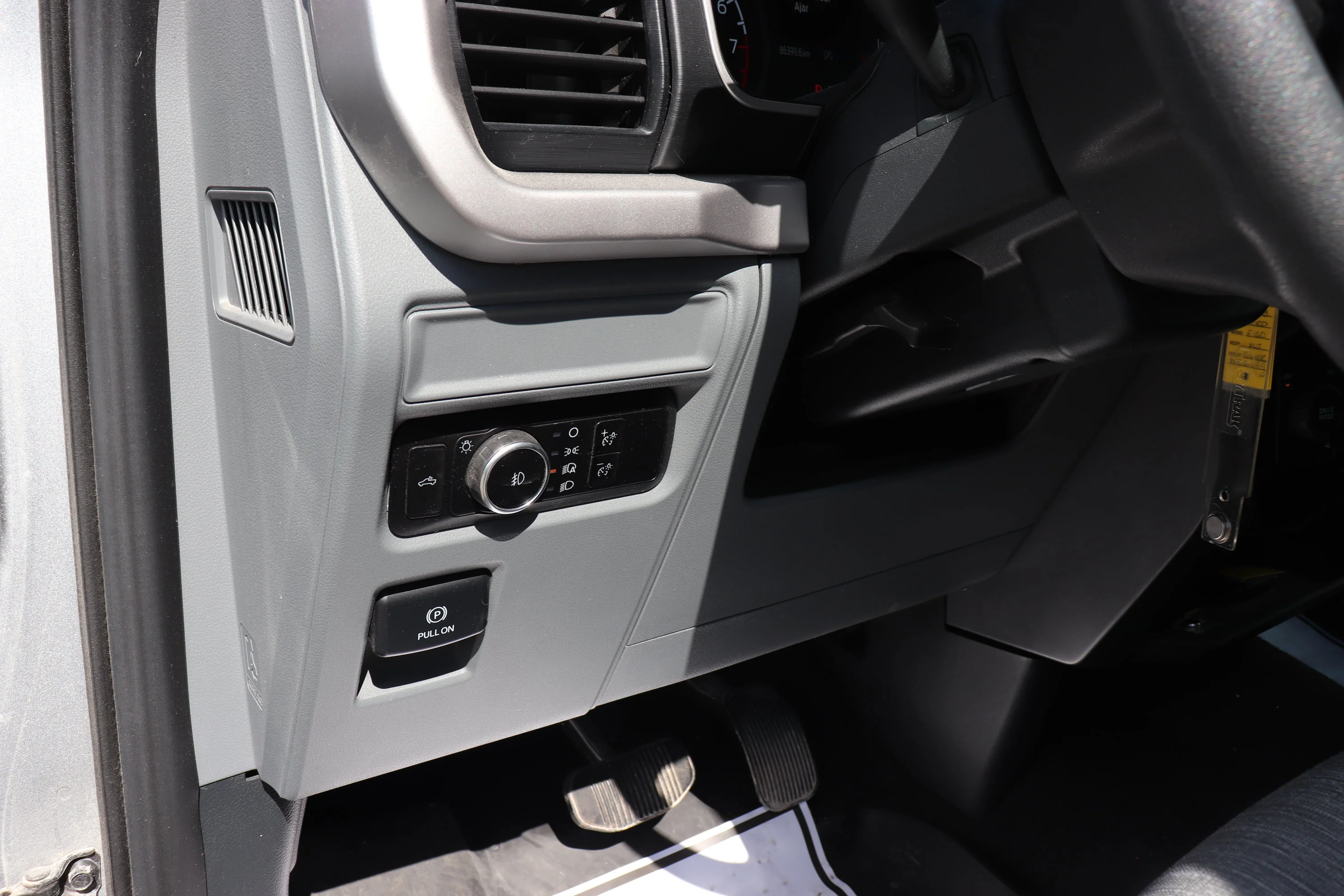 Used 2023 Silver Ford XLT image 8