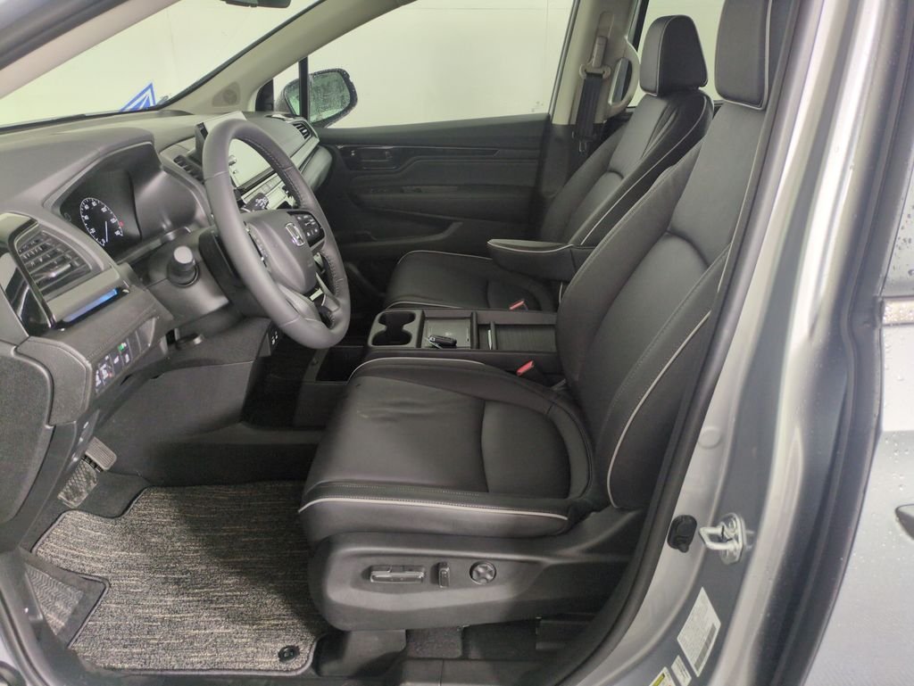 2026 Honda Odyssey Touring - Photo 9