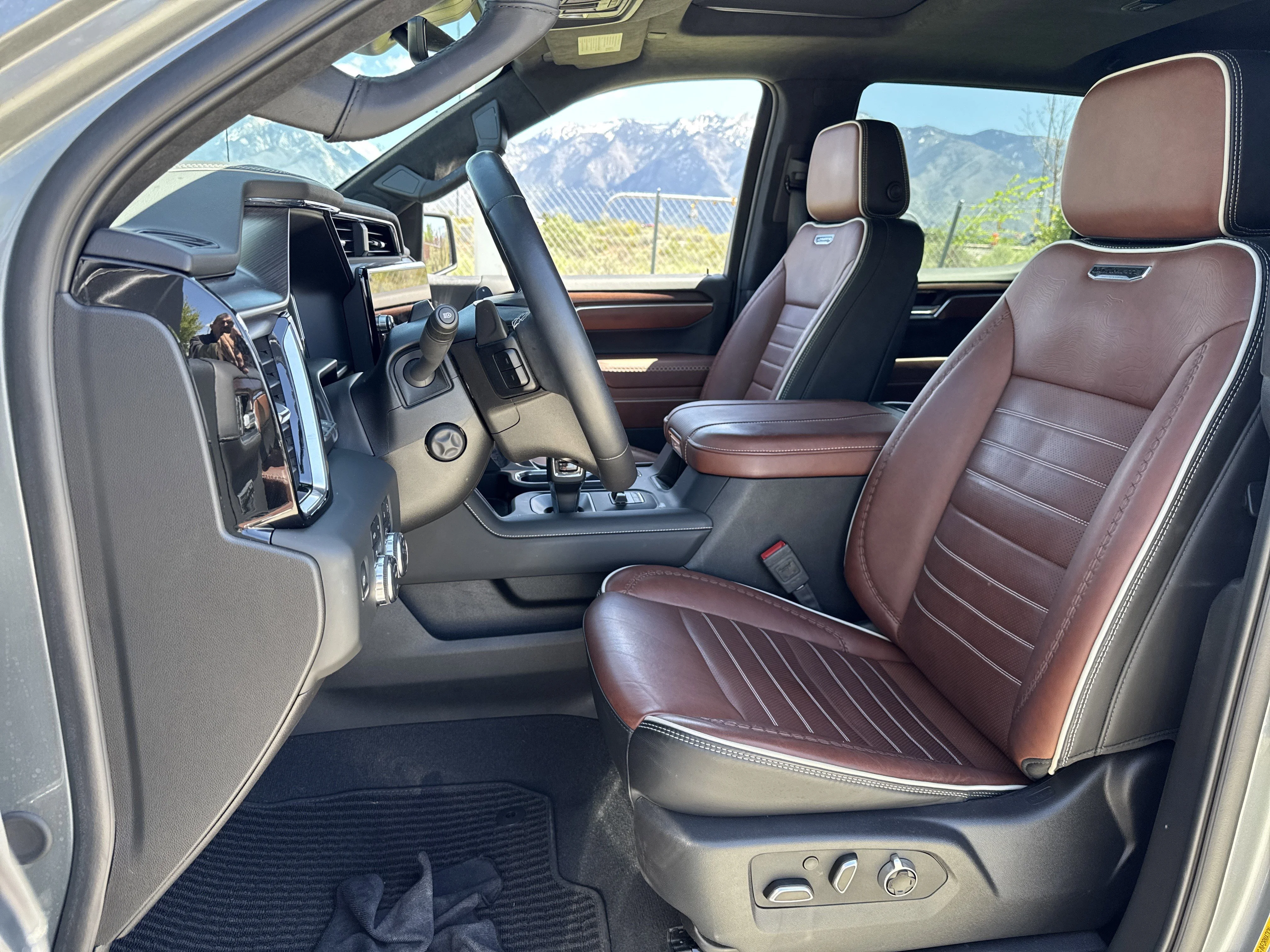 Used 2025 Sterling Metallic GMC Denali Ultimate image 19