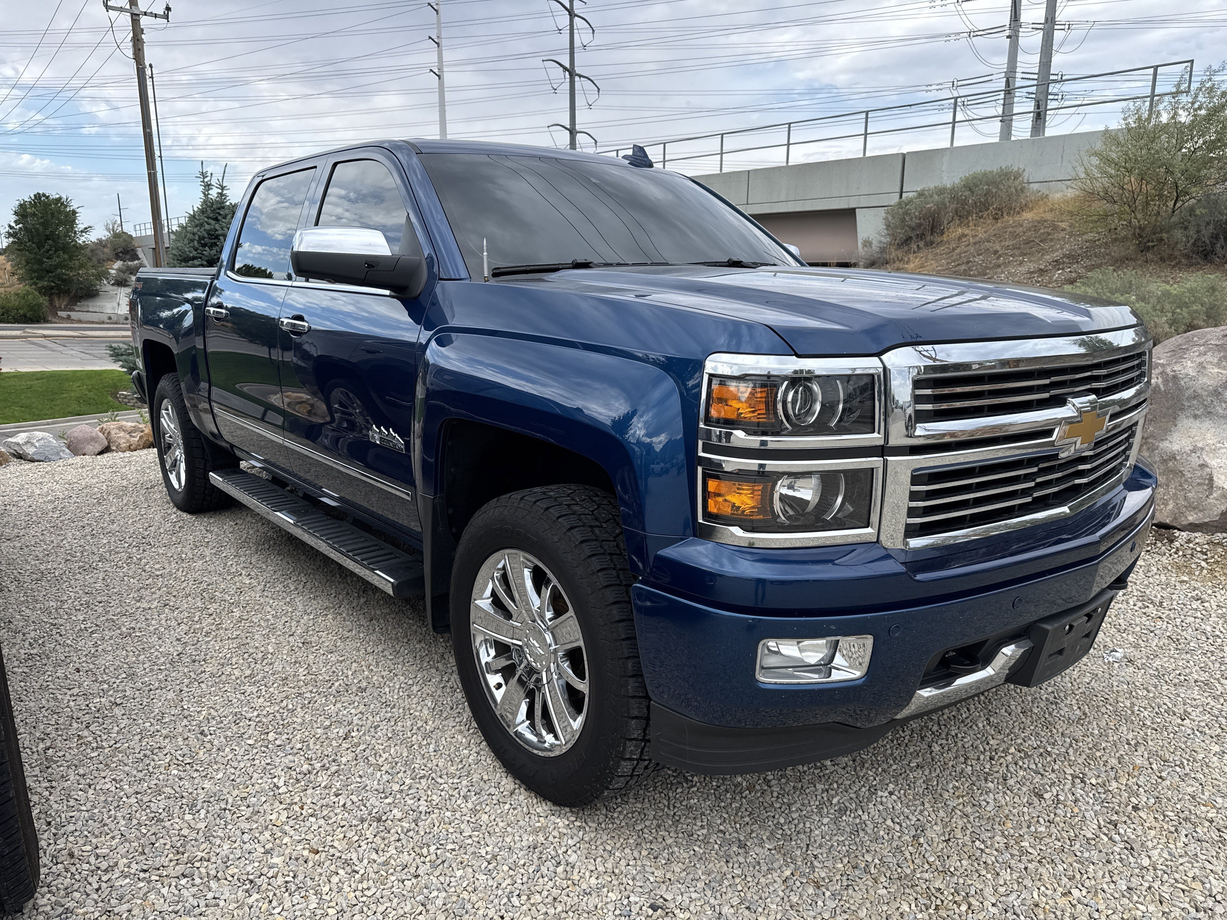 Used 2015 DEEP OCEAN BLUE METALLIC Chevrolet High Country image 2