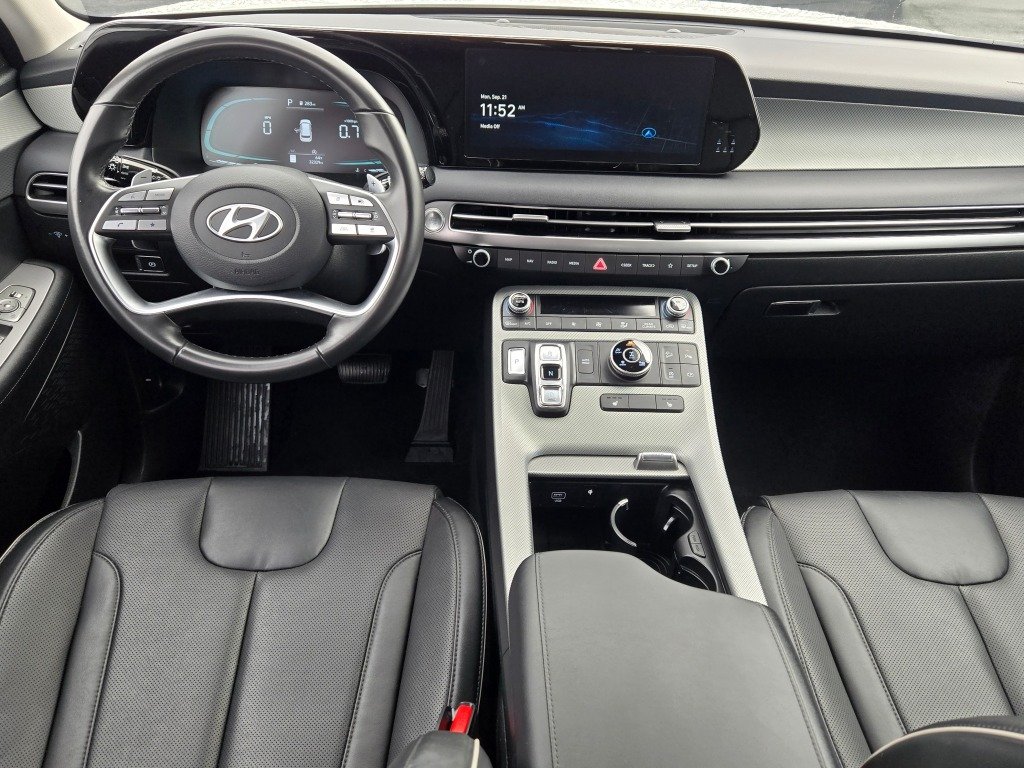 Used 2025 White Hyundai SEL image 21