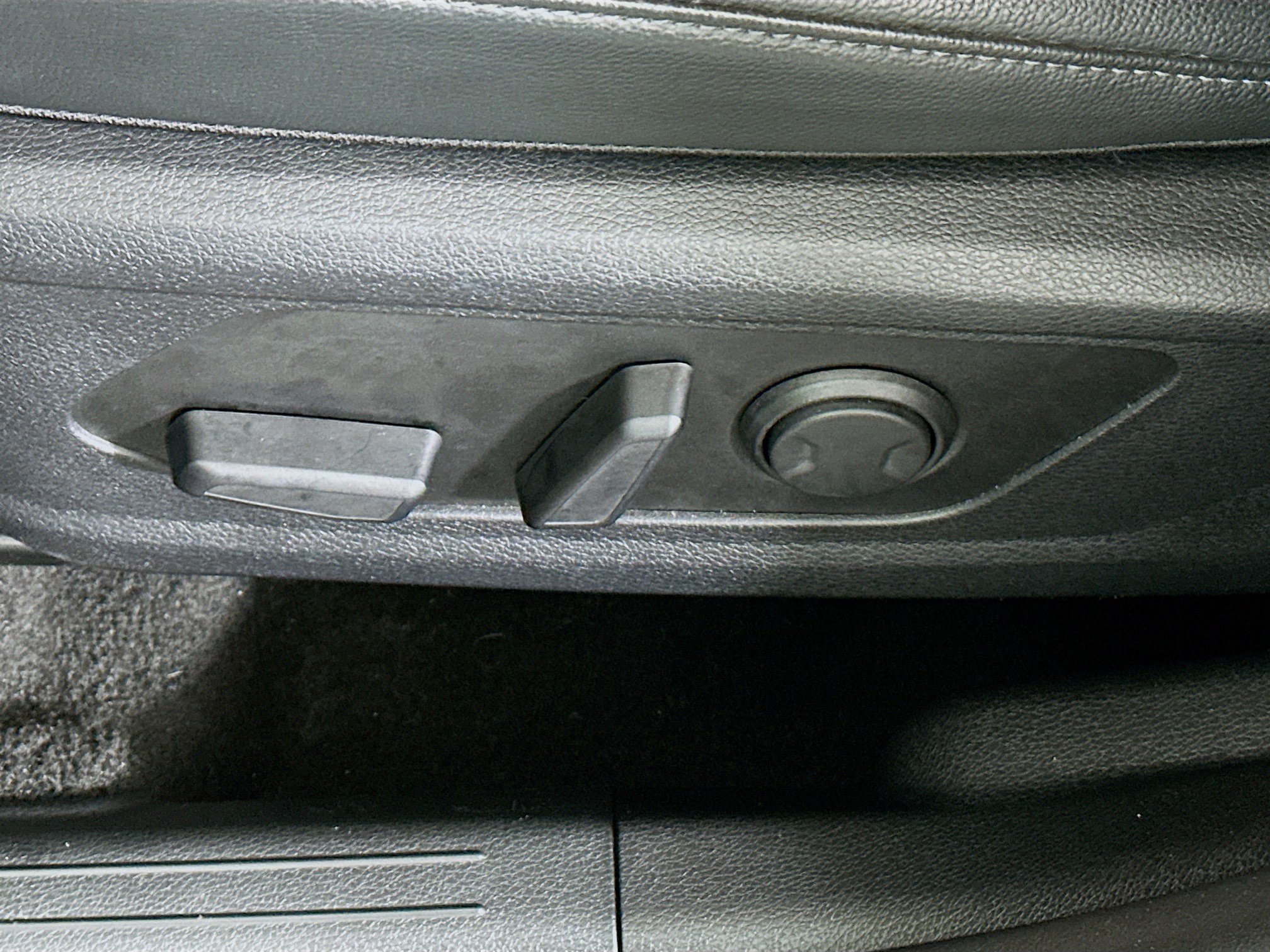 Used 2024 Ebony Black Kia EX image 13