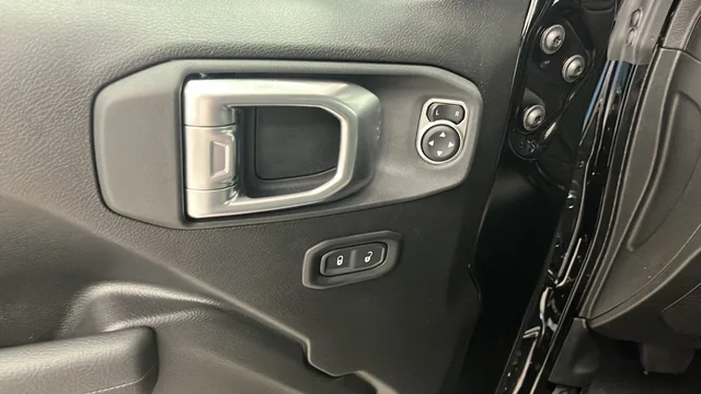 New 2026 Black Clear-Coat Exterior Paint Jeep 85th Anniversary Edition image 21