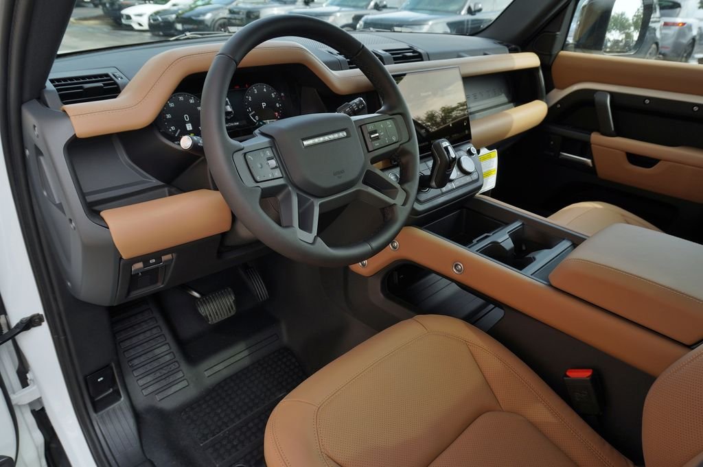 New 2026 Fuji White Land Rover X-Dynamic SE image 12