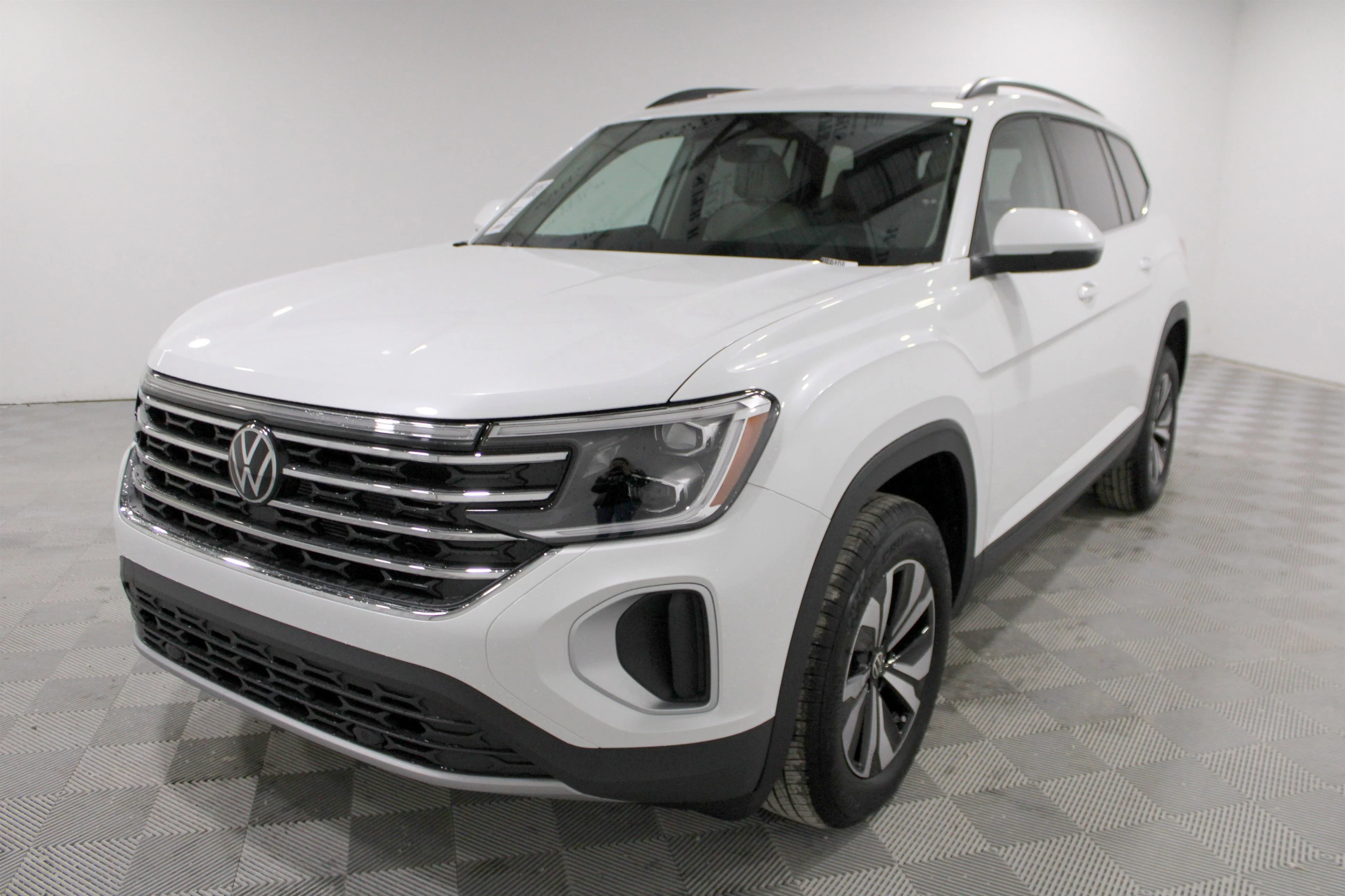 2026 Volkswagen Atlas SE - Photo 32