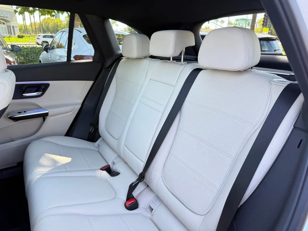 New 2027 White Mercedes-Benz GLC 300 image 14