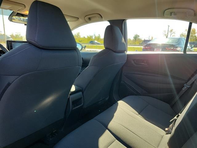 Certified Used 2022 CLASSIC SILVER METALLIC Toyota  image 18