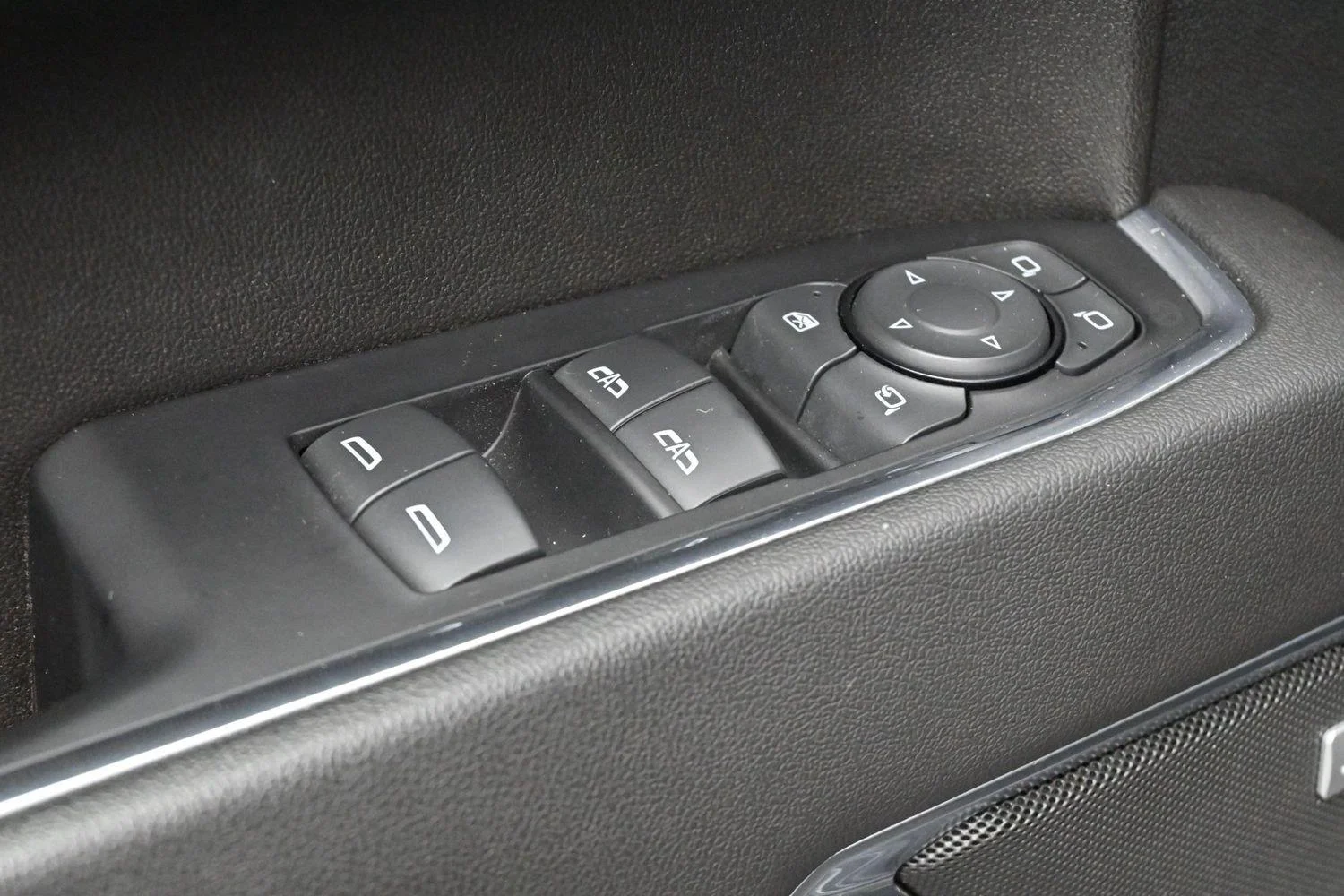 Used 2022 Titanium Rush Metallic GMC SLT image 13