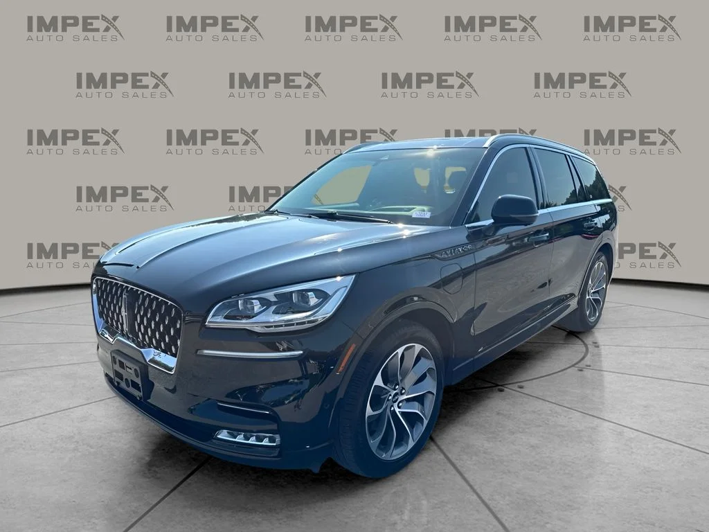 Used 2021 Black Lincoln Grand Touring image 1