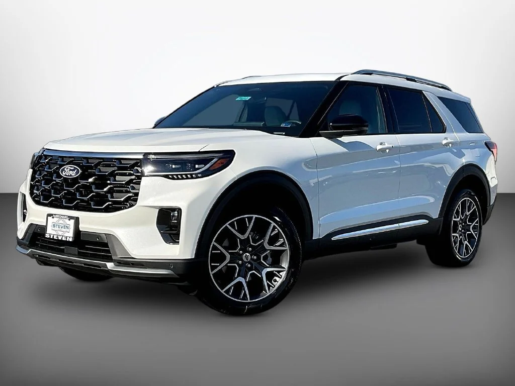 New 2027 Star White Metallic Tri-Coat Ford Platinum™ image 2